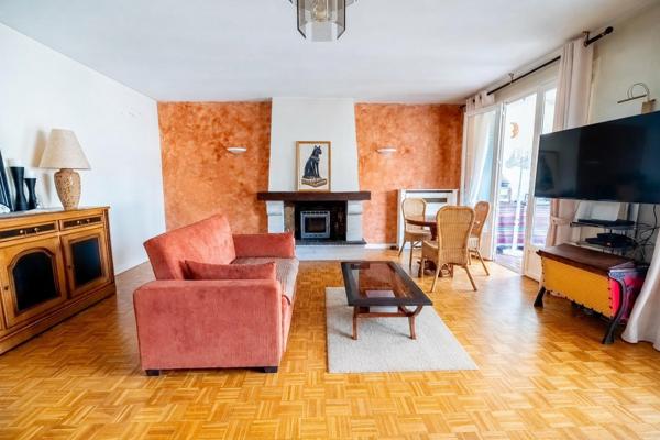 MAISON AUX VOLUMES EXCEPTIONNELS ET AUX MULTIPLES POSSIBILITÉS