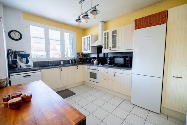 MAISON AUX VOLUMES EXCEPTIONNELS ET AUX MULTIPLES POSSIBILITÉS