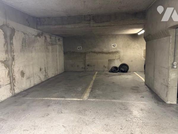 NEUILLY SUR SEINE - SAUSSAYE/HOP. AMERICAIN - 2 EMPLACEMENTS DE PARKING MITOYENS.