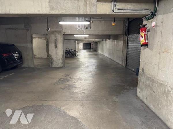 NEUILLY SUR SEINE - SAUSSAYE/HOP. AMERICAIN - 2 EMPLACEMENTS DE PARKING MITOYENS.