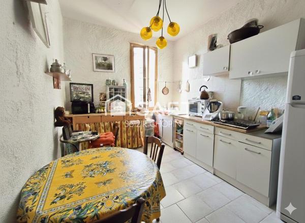 Bel appartement lumineux de 3 pièces d'environ 80 m2 à proximité du port de la Seyne sur mer