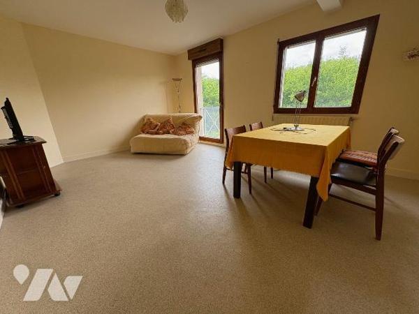 À vendre à Salbris (41), découvrez cet appartement de 75,25 m² situé au c?ur d'une copropriété ...