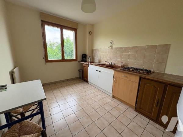 À vendre à Salbris (41), découvrez cet appartement de 75,25 m² situé au c?ur d'une copropriété ...
