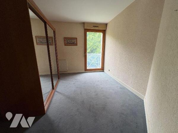 À vendre à Salbris (41), découvrez cet appartement de 75,25 m² situé au c?ur d'une copropriété ...