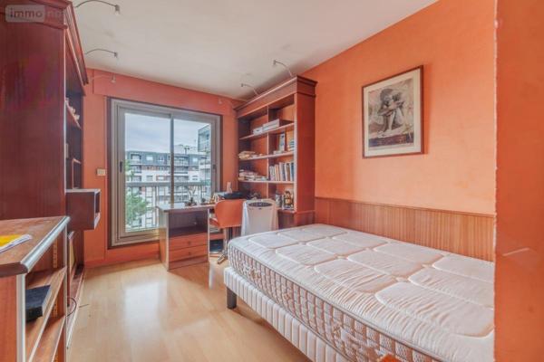 Appartement à vendre à Courbevoie dans les Hauts-de-Seine (92400), ref : 92010-1333