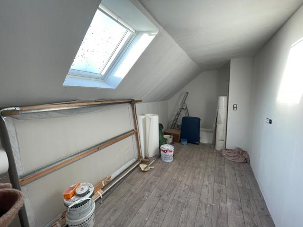 ENSEMBLE IMMOBILIER - 1 maison  en pierres 3 chambres, une dépendance, un garage