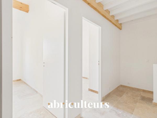 Lambesc (13410) Maison de village rénovée, toutes commodités à pied