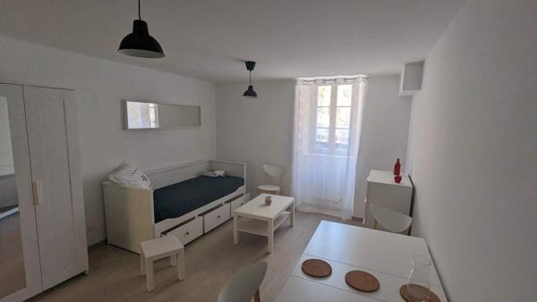 Studio Meublé et Equipé Centre de Privas 390 € / mois C.C.*