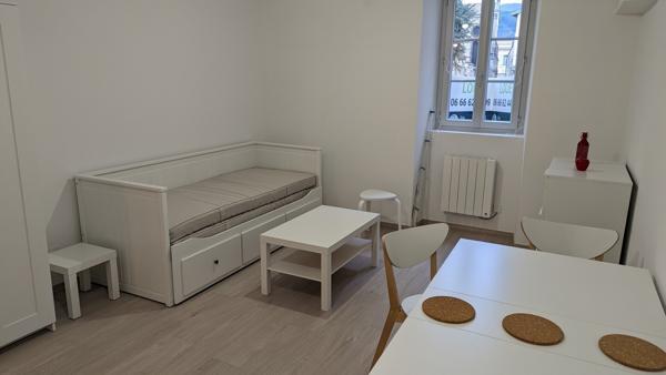 Studio Meublé et Equipé Centre de Privas 390 € / mois C.C.*