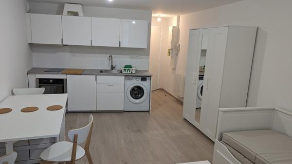Studio Meublé et Equipé Centre de Privas 390 € / mois C.C.*