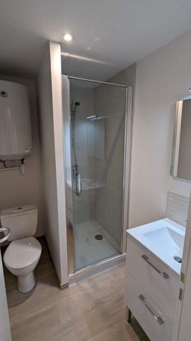 Studio Meublé et Equipé Centre de Privas 390 € / mois C.C.*