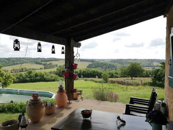 Maison, grange, atelier, hangar et terrain offrant une vue imprenable