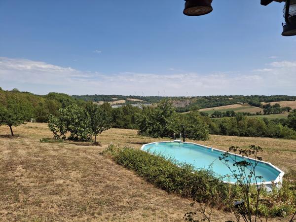 Maison, grange, atelier, hangar et terrain offrant une vue imprenable