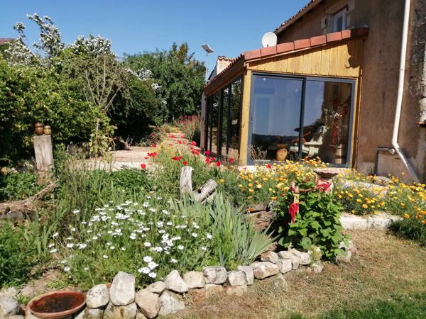 Maison, grange, atelier, hangar et terrain offrant une vue imprenable