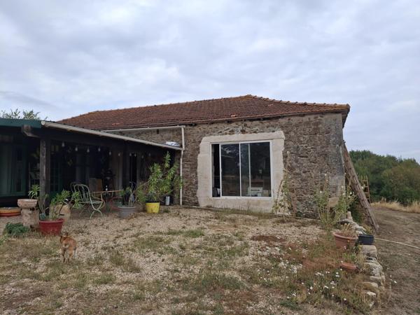 Maison, grange, atelier, hangar et terrain offrant une vue imprenable