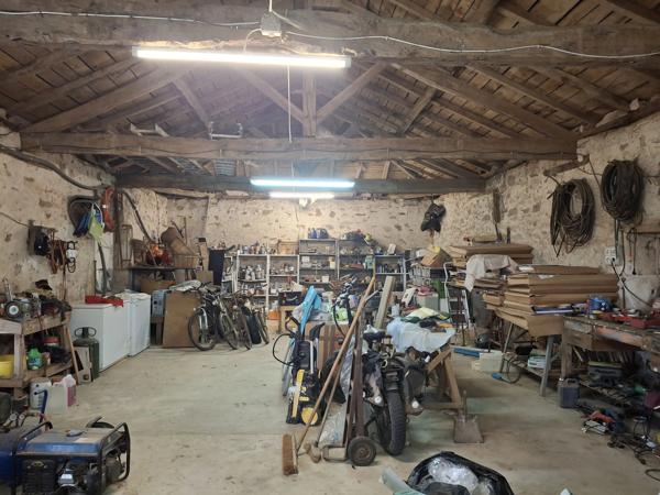 Maison, grange, atelier, hangar et terrain offrant une vue imprenable