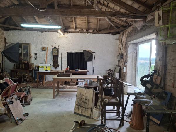 Maison, grange, atelier, hangar et terrain offrant une vue imprenable