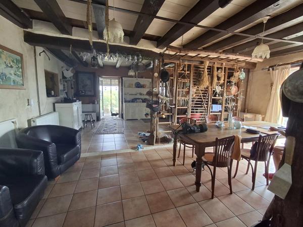Maison, grange, atelier, hangar et terrain offrant une vue imprenable