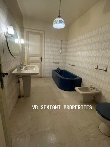 A 15 mn de Saint--Emilion, Propriété 4 hectares avec belle demeure et vue dominante