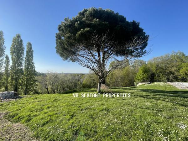 A 15 mn de Saint--Emilion, Propriété 4 hectares avec belle demeure et vue dominante