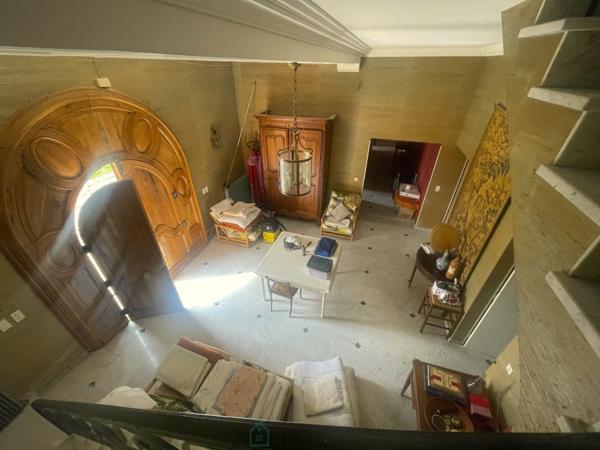 A 15 mn de Saint--Emilion, Propriété 4 hectares avec belle demeure et vue dominante