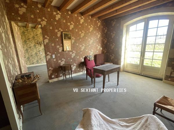 A 15 mn de Saint--Emilion, Propriété 4 hectares avec belle demeure et vue dominante