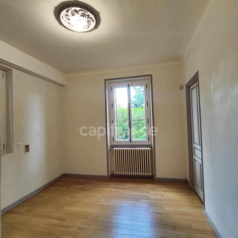 HYPER CENTRE – 210 m² – 6 CHAMBRES – PARC 1 300 m² – UNE MAISON FAMILIALE RARE À LES AVENIÈRES