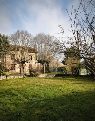 HYPER CENTRE – 210 m² – 6 CHAMBRES – PARC 1 300 m² – UNE MAISON FAMILIALE RARE À LES AVENIÈRES