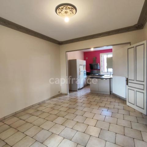 HYPER CENTRE – 210 m² – 6 CHAMBRES – PARC 1 300 m² – UNE MAISON FAMILIALE RARE À LES AVENIÈRES