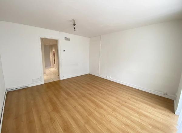 Vente                                                      Appartement
                        
                     2 pièces                      44 m2                     à Chartres