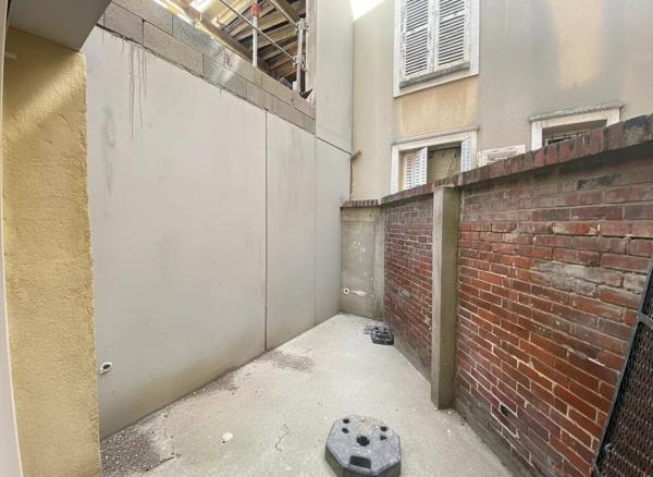 Vente                                                      Appartement
                        
                     2 pièces                      44 m2                     à Chartres