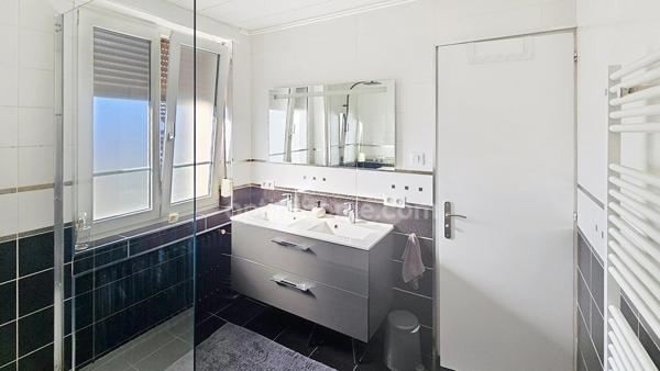 À LONGWY-HAUT : MAISON 110 M², 3 CHAMBRES, JARDIN ET GARAGE