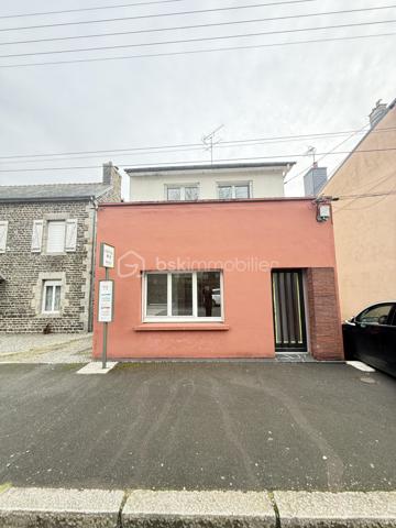 Située en plein centre-ville de Fougères, cette maison de 70 m² non mitoyenne offre un cadre de vie pratique, à proximité immédiate de toutes les commodités.

Au rez-de-chaussée, vous découvrirez une entrée donnant accès à un salon-séjour, avec la possibilité d’installer un poêle, une cuisine non aménagée, ainsi qu’un WC séparé.

À l’étage, la maison se compose de deux chambres, d’une salle de bain, d’un WC séparé, et de rangements sur le palier.

En complément, le bien dispose d’une grande cave et d’un garage, offrant des espaces de stockage appréciables.

Les transports en commun sont accessibles directement devant la maison et desservent la ville de Fougères. Le bien est également proche des écoles, des commodités et des hôpitaux, ce qui en fait une opportunité idéale pour un premier achat ou un investissement.

Certaines photos sont non contractuelles et sont proposées à titre illustratif pour faciliter la projection.

Toutes les peintures ont été entièrement refaites. 
La cuisine est à prévoir. 

Venez visiter sans plus tarder, un conseiller disponible 7/7.