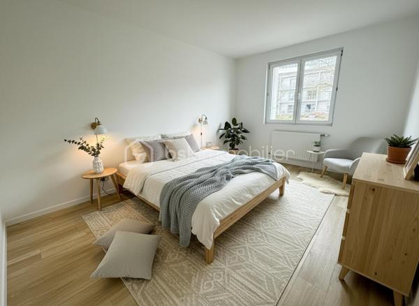 Située en plein centre-ville de Fougères, cette maison de 70 m² non mitoyenne offre un cadre de vie pratique, à proximité immédiate de toutes les commodités.

Au rez-de-chaussée, vous découvrirez une entrée donnant accès à un salon-séjour, avec la possibilité d’installer un poêle, une cuisine non aménagée, ainsi qu’un WC séparé.

À l’étage, la maison se compose de deux chambres, d’une salle de bain, d’un WC séparé, et de rangements sur le palier.

En complément, le bien dispose d’une grande cave et d’un garage, offrant des espaces de stockage appréciables.

Les transports en commun sont accessibles directement devant la maison et desservent la ville de Fougères. Le bien est également proche des écoles, des commodités et des hôpitaux, ce qui en fait une opportunité idéale pour un premier achat ou un investissement.

Certaines photos sont non contractuelles et sont proposées à titre illustratif pour faciliter la projection.

Toutes les peintures ont été entièrement refaites. 
La cuisine est à prévoir. 

Venez visiter sans plus tarder, un conseiller disponible 7/7.
