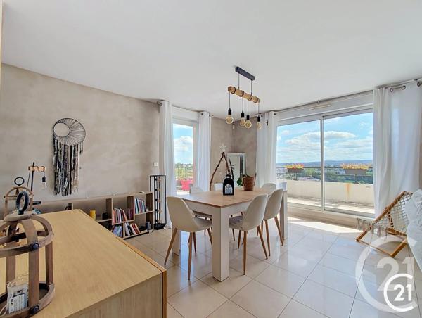 Appartement F5 à vendre  5 pièces - 104,64 m 2   STE SUZANNE  - 25