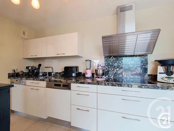 Appartement F5 à vendre  5 pièces - 104,64 m 2   STE SUZANNE  - 25