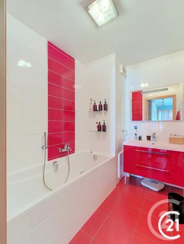 Appartement F5 à vendre  5 pièces - 104,64 m 2   STE SUZANNE  - 25