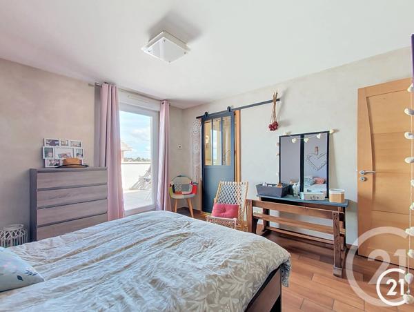 Appartement F5 à vendre  5 pièces - 104,64 m 2   STE SUZANNE  - 25