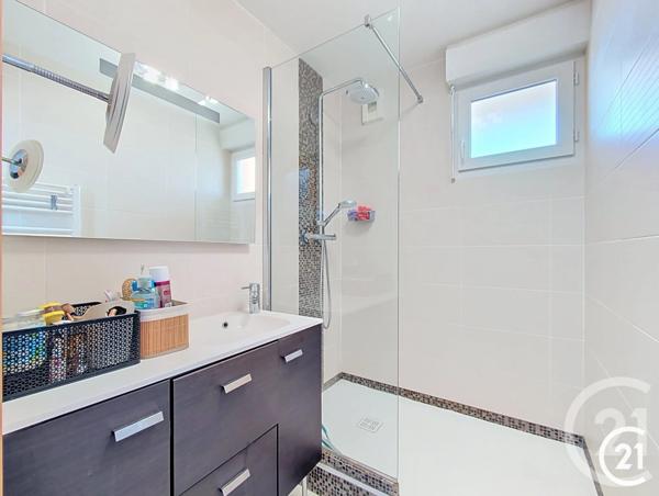 Appartement F5 à vendre  5 pièces - 104,64 m 2   STE SUZANNE  - 25