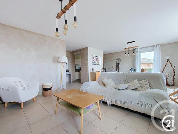 Appartement F5 à vendre  5 pièces - 104,64 m 2   STE SUZANNE  - 25