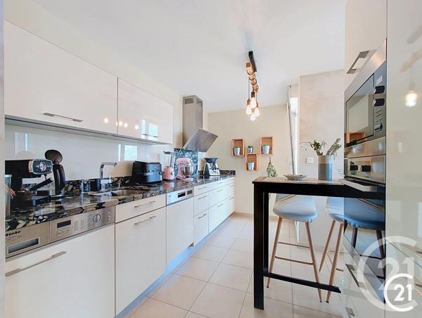 Appartement F5 à vendre  5 pièces - 104,64 m 2   STE SUZANNE  - 25