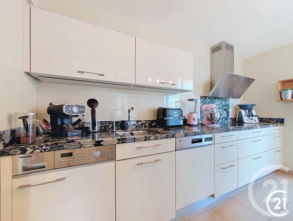 Appartement F5 à vendre  5 pièces - 104,64 m 2   STE SUZANNE  - 25