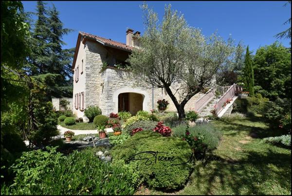 Propriété à Bellefont-la-Rauze (46090)156 m² habitables, maison en pierre avec dépendances, terrain de 1,25 hectare