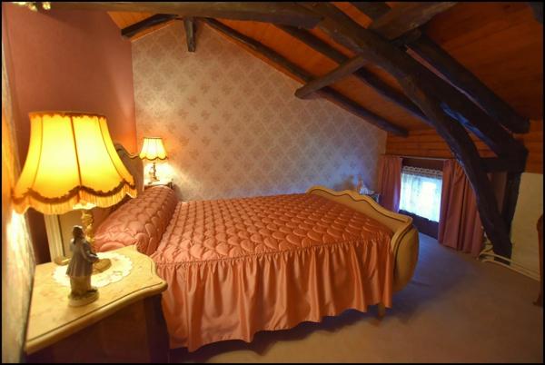 Propriété à Bellefont-la-Rauze (46090)156 m² habitables, maison en pierre avec dépendances, terrain de 1,25 hectare