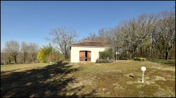 Propriété à Bellefont-la-Rauze (46090)156 m² habitables, maison en pierre avec dépendances, terrain de 1,25 hectare