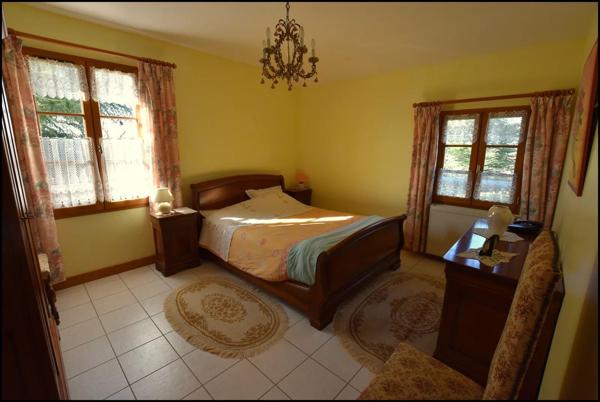 Propriété à Bellefont-la-Rauze (46090)156 m² habitables, maison en pierre avec dépendances, terrain de 1,25 hectare