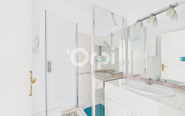 Appartement à vendre    2 pièces • 43 m2 Mandelieu-la-Napoule