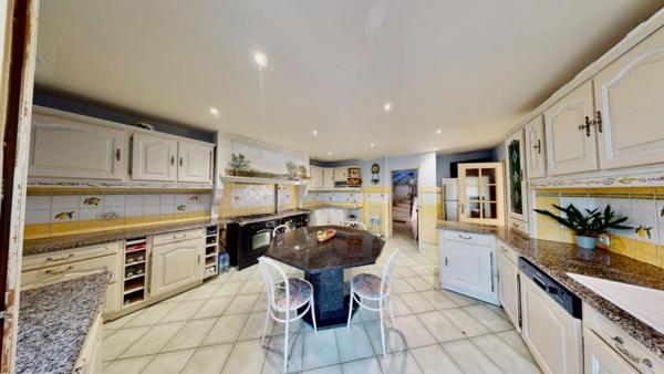 Propriété 314 m2 haut de gamme 11 pièce(s) 550 000