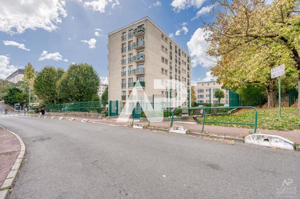 Appartement Rueil Malmaison 4 pièce(s) 90 m2 €450 000 ** - Référence 19664