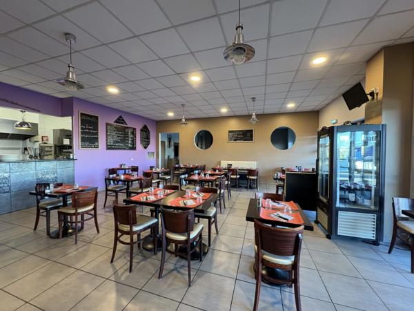 Pau (64) - À vendre fonds de commerce brasserie-pizzéria avec terrasse en zone commerciale.